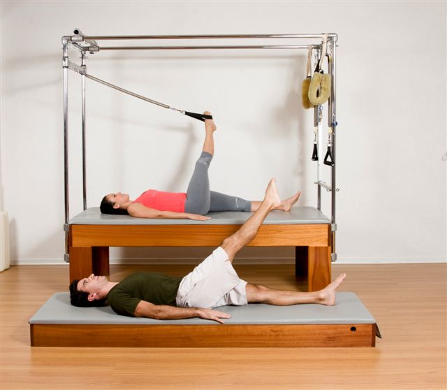 Pilates solo x pilates no aparelho: qual é mais eficaz?